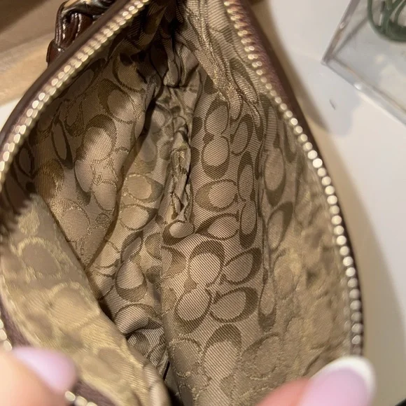 Coach Vintage Y2K Leather Wristlet (with leather tassel & metal hangtag)(EUC) - Picture 10 of 12